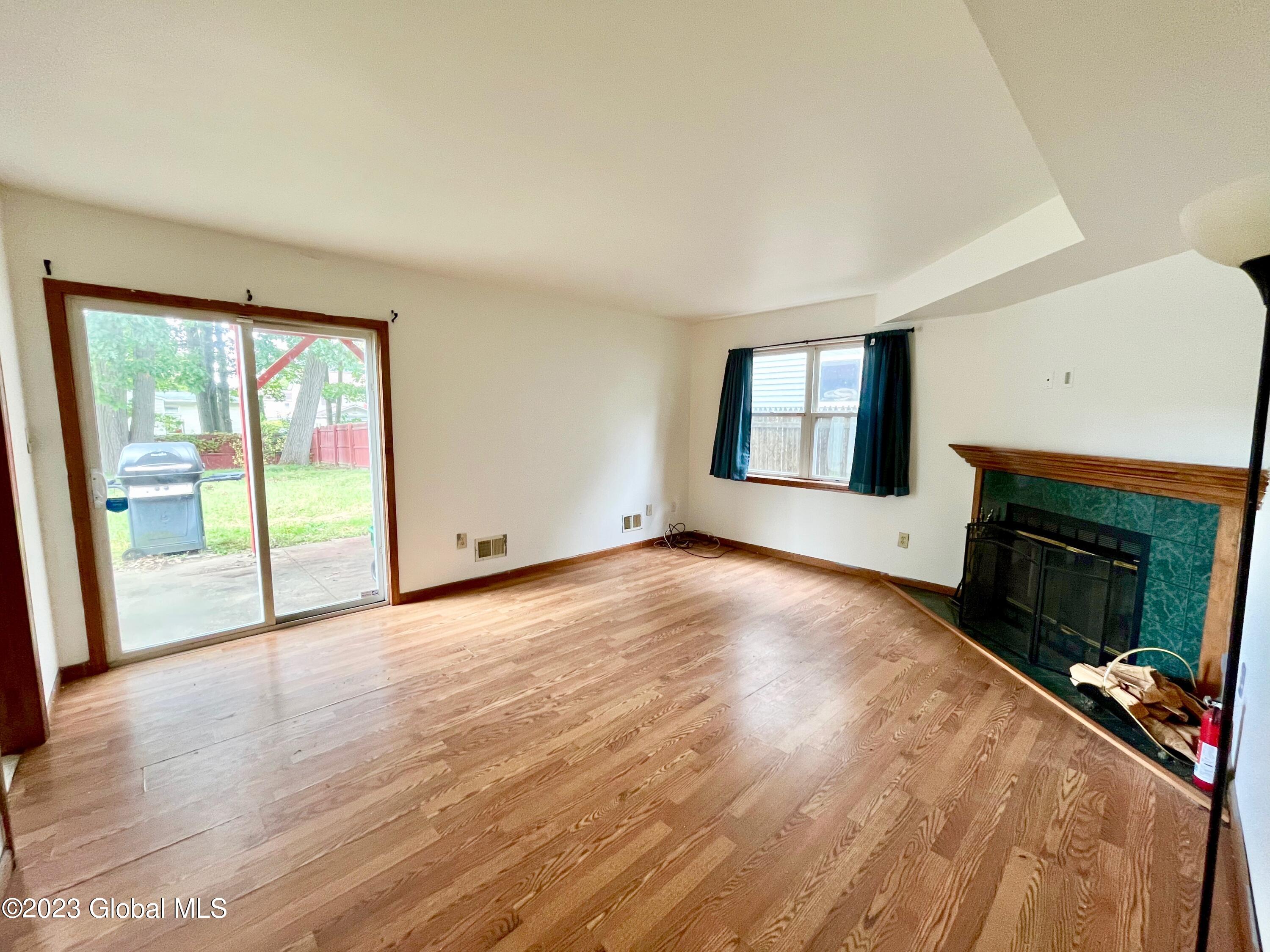 425 Chadwick Road Schenectady, NY 12304 - Photo 7 of 20 IMG_1656