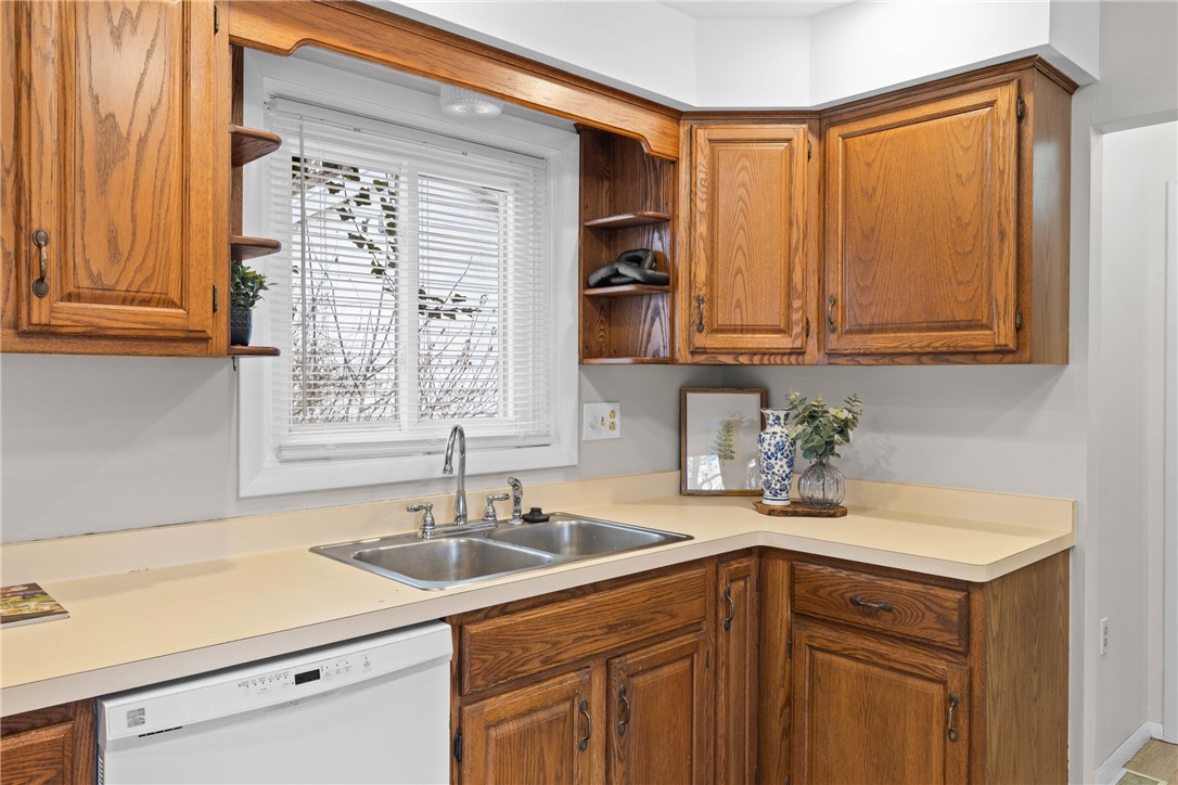 191 Pinehill Drive Irondequoit, NY 14622 - Photo 6 of 21