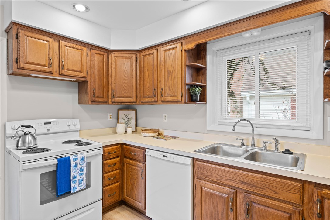 191 Pinehill Drive Irondequoit, NY 14622 - Photo 7 of 21