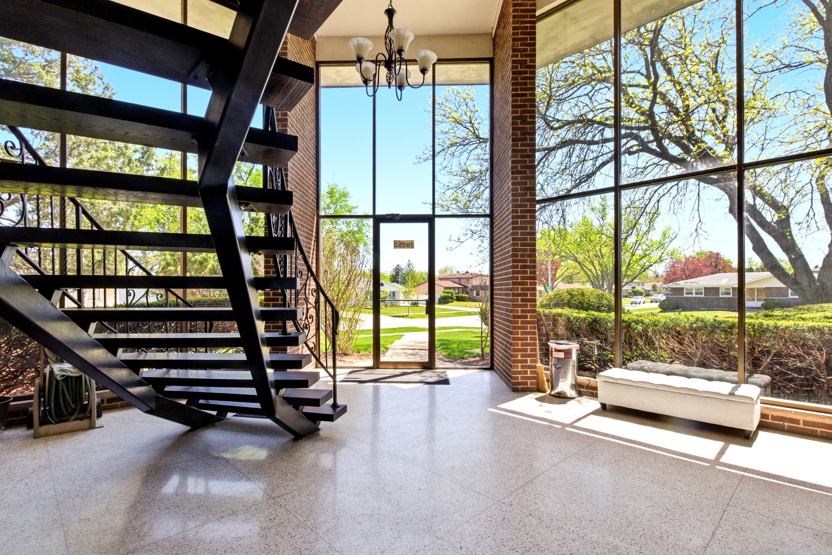 3-n550 Crown Road, Unit 1 Elmhurst, IL 60126 - Photo 2 of 23