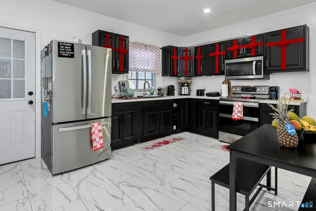 $825,000 | 18 Grandview Avenue, Danbury, CT 06810