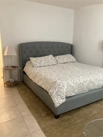 $3,420 | 5161 Collins Avenue, Unit 210, Miami Beach, FL 33140