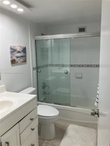 $3,420 | 5161 Collins Avenue, Unit 210, Miami Beach, FL 33140