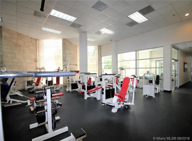 $3,420 | 5161 Collins Avenue, Unit 210, Miami Beach, FL 33140