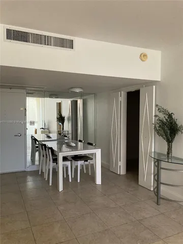 $3,420 | 5161 Collins Avenue, Unit 210, Miami Beach, FL 33140