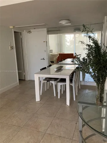 $3,420 | 5161 Collins Avenue, Unit 210, Miami Beach, FL 33140