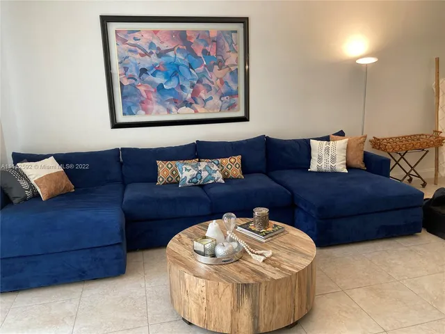 $3,420 | 5161 Collins Avenue, Unit 210, Miami Beach, FL 33140