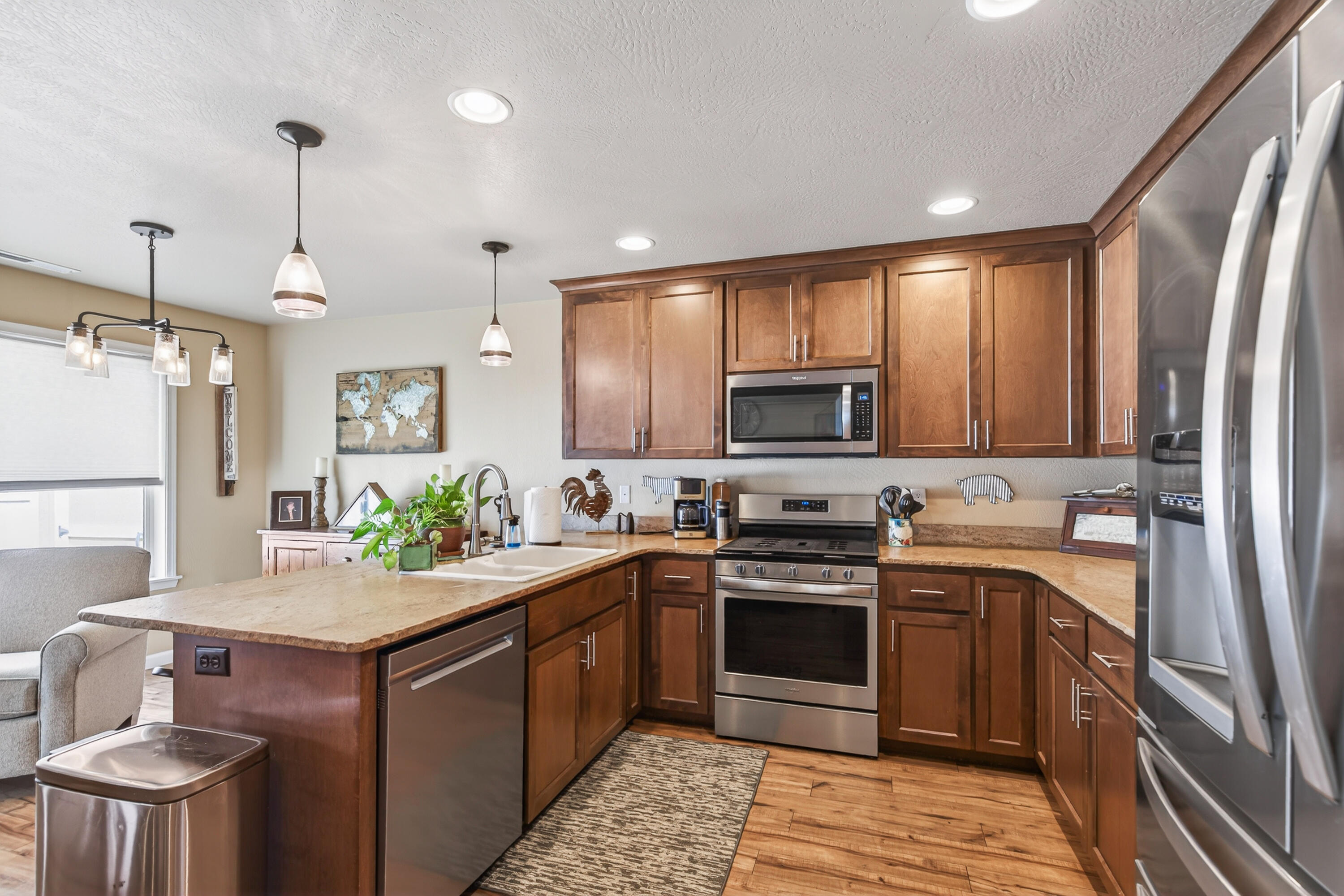 1922 Modena Lane Medford, OR 97501 - Photo 9 of 24