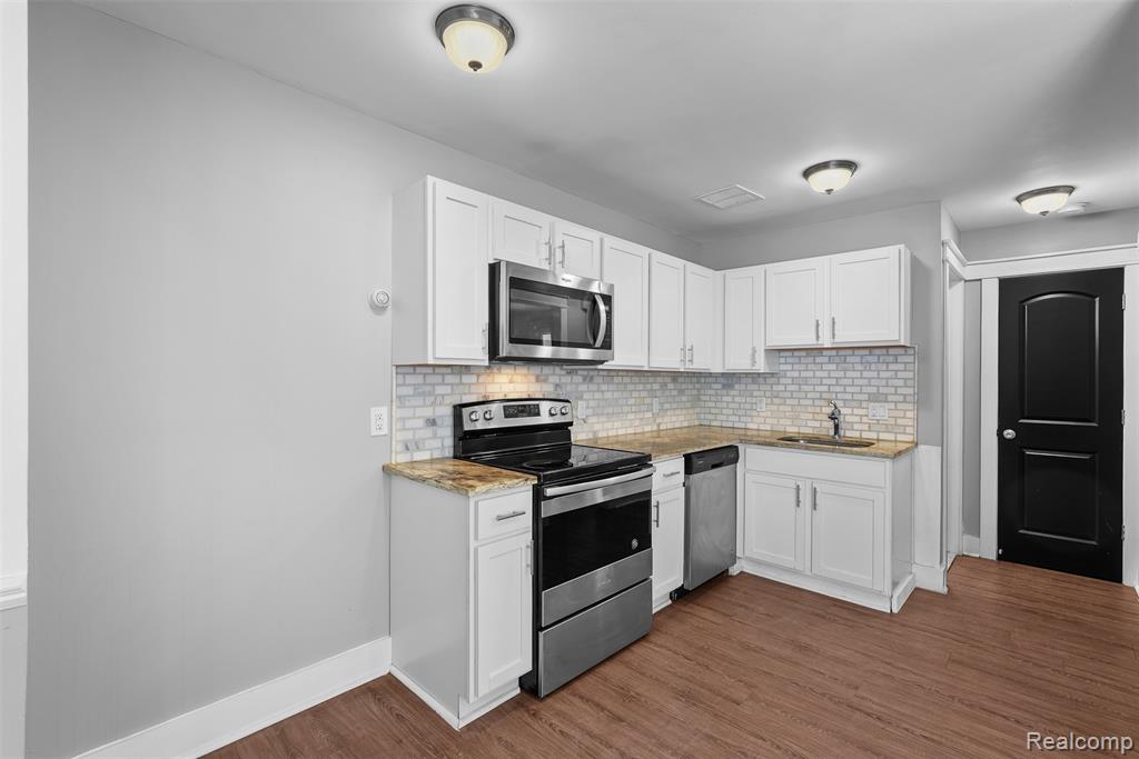 4403 Crooks Road Royal Oak, MI 48073 - Photo 5 of 11