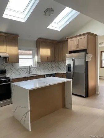 $4,500 | 8 Deans Lane, Bayville, NY 11709