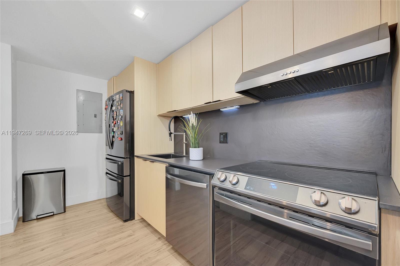 275 Northeast 18th Street, Unit 1207 Miami, FL 33132 - Photo 8 of 31 a kitchen with a refrigerator and a stove