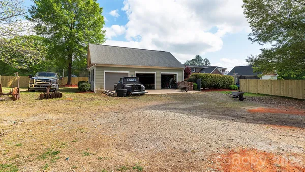 $894,900 | 8219 Starnes Randall Road, Charlotte, NC 28215