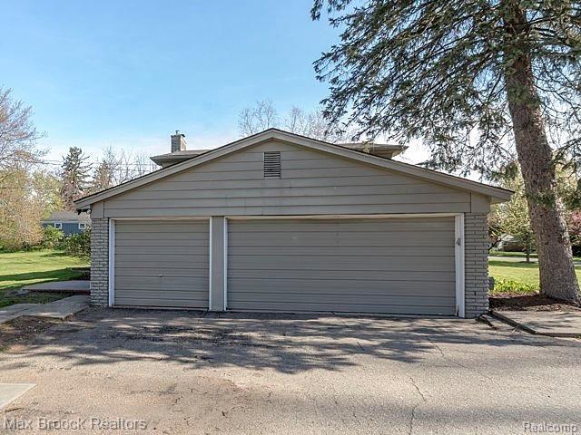 32725 Wing Lake Road Franklin, MI 48025 - Photo 5 of 48 32725_wing_lake_ext_005.jpg