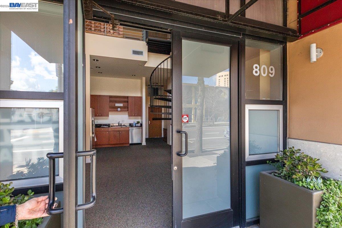 809 Clay Street Oakland, CA 94607 - Photo 4 of 36