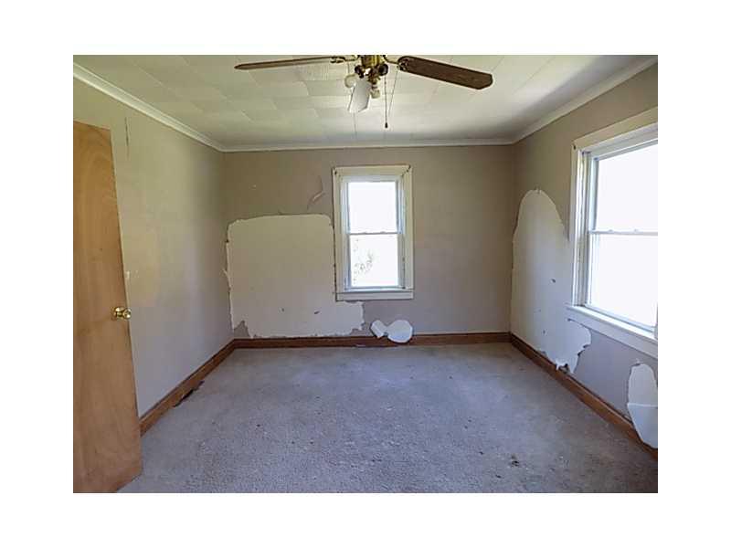 2133 River Hill Road Monongahela, PA 15063 - Photo 3 of 10 Living Room.