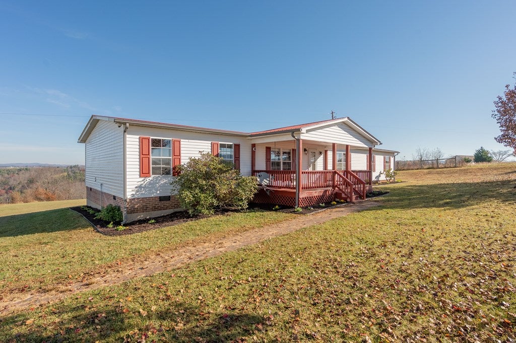 2890 Hunters Ridge Road Hillsville, VA 24343 - Photo 3 of 74 Gallery Image 3