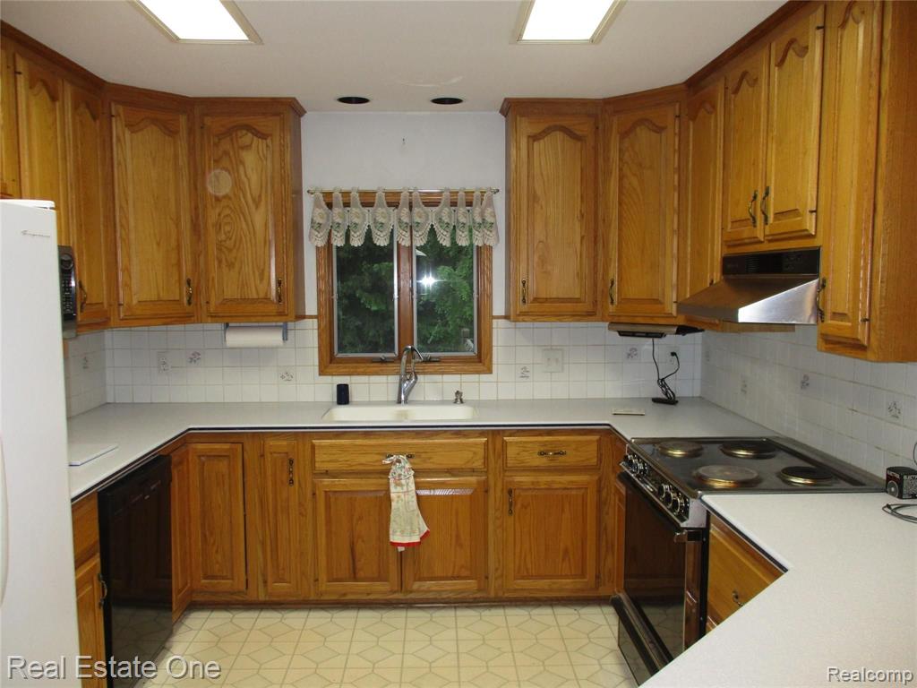 28642 Rollcrest Road Farmington Hills, MI 48334 - Photo 29 of 53