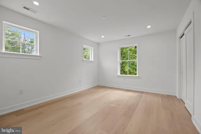 a view of empty room with window