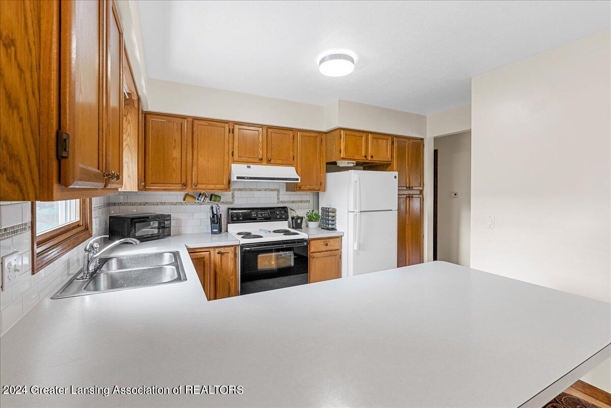 16730 Jerry Road Lansing, MI 48906 - Photo 16 of 47 14-Media Jett - 22
