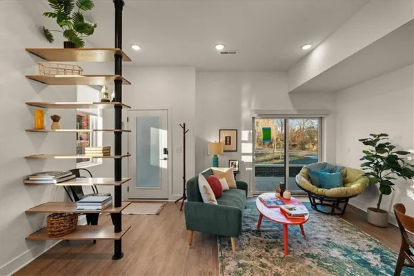 $2,195 | 1221 East 29th Street, Kansas City, MO 64109