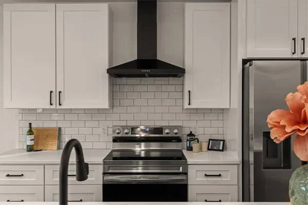 $2,195 | 1221 East 29th Street, Kansas City, MO 64109