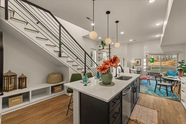 $2,195 | 1221 East 29th Street, Kansas City, MO 64109