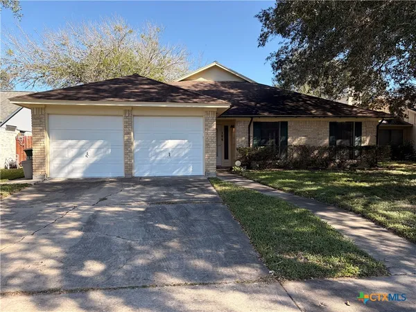 $235,000 | 108 Queenswood Trail, Victoria, TX 77901