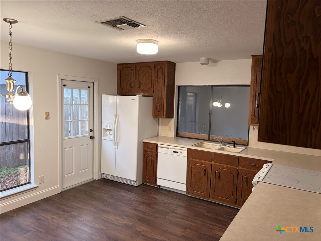 108 Queenswood Trail Victoria, TX 77901 - Photo 3 of 19