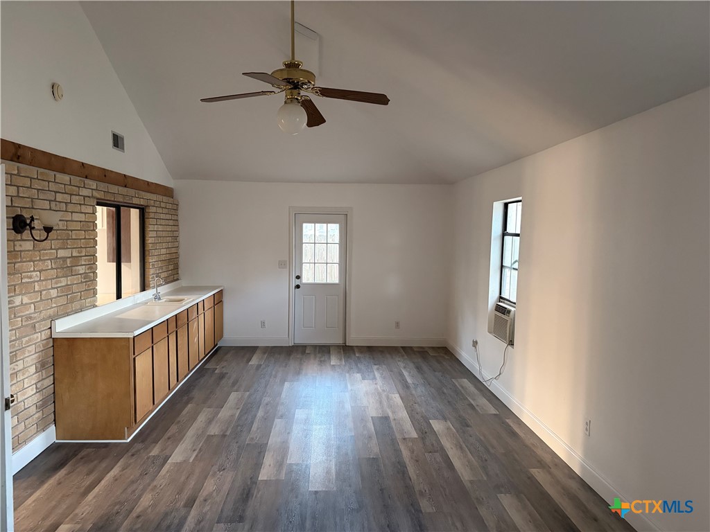 108 Queenswood Trail Victoria, TX 77901 - Photo 8 of 19