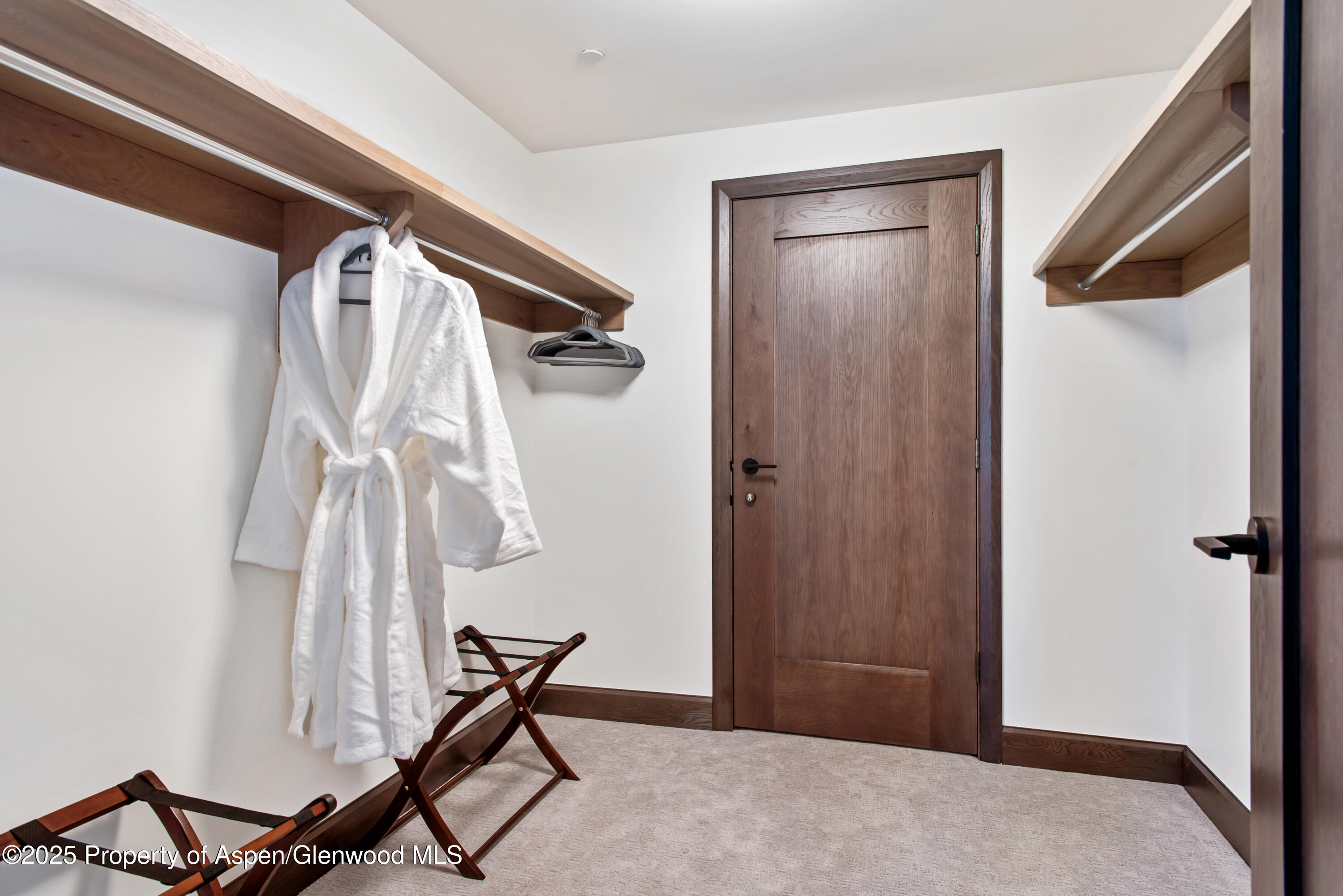 65 Wood Road, Unit 517 Snowmass Village, CO 81615 - Photo 15 of 28 a view of a room with gym equipment