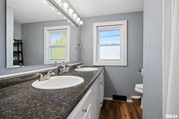 $174,990 | 416 West Butternut Street, Elmwood, IL 61529