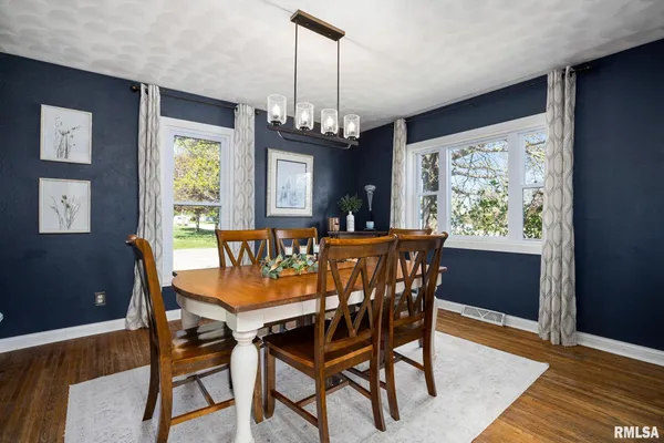 $174,990 | 416 West Butternut Street, Elmwood, IL 61529