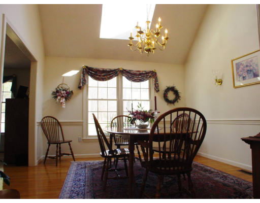 41 Ireta Road Shrewsbury, MA 01545 - Photo 3 of 6 Gallery Image 3
