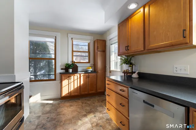 $185,000 | 148 Cooper Hill Street, Unit 148, Manchester, CT 06040