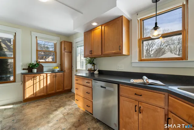 $185,000 | 148 Cooper Hill Street, Unit 148, Manchester, CT 06040