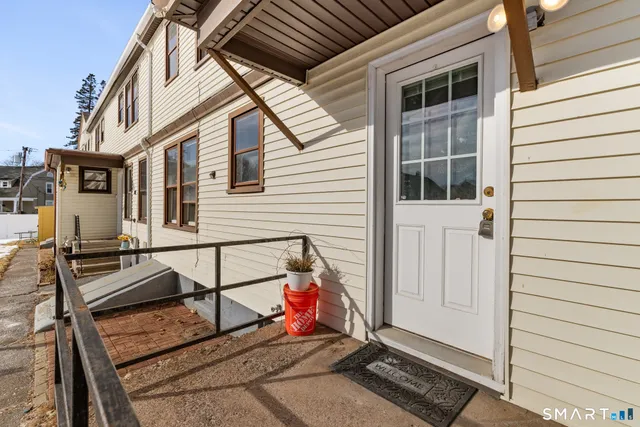 $185,000 | 148 Cooper Hill Street, Unit 148, Manchester, CT 06040