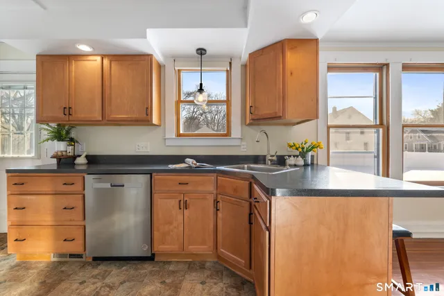 $185,000 | 148 Cooper Hill Street, Unit 148, Manchester, CT 06040