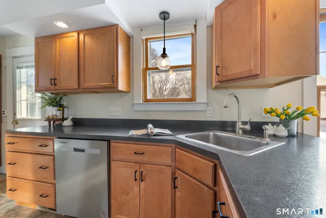 $185,000 | 148 Cooper Hill Street, Unit 148, Manchester, CT 06040