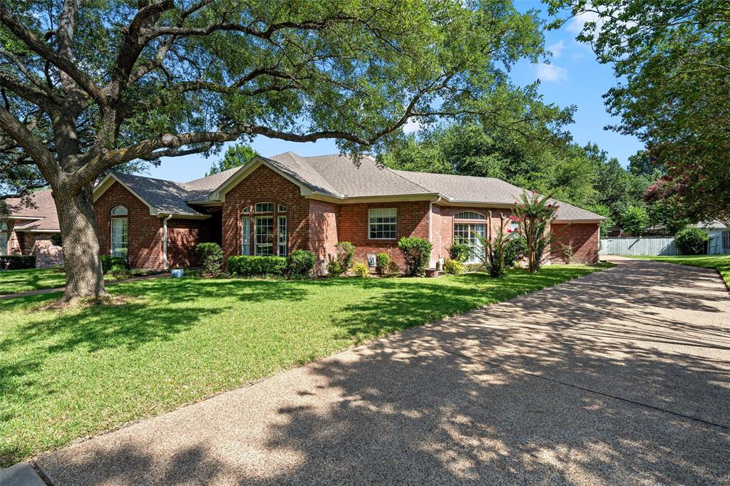 9508 Yellowstone Road Waco, TX 76712 - Photo 2 of 27