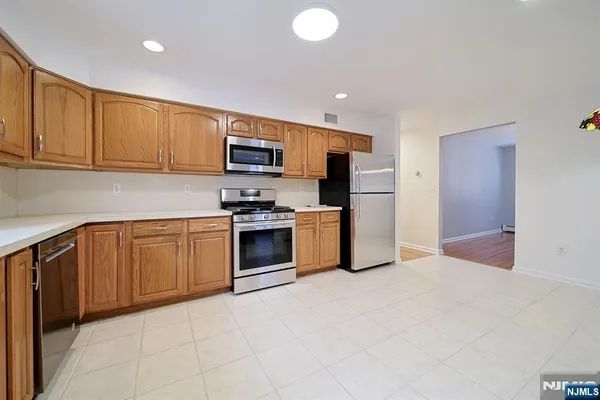 $3,400 | 54 Devon Street, Unit 1, North Arlington, NJ 07031