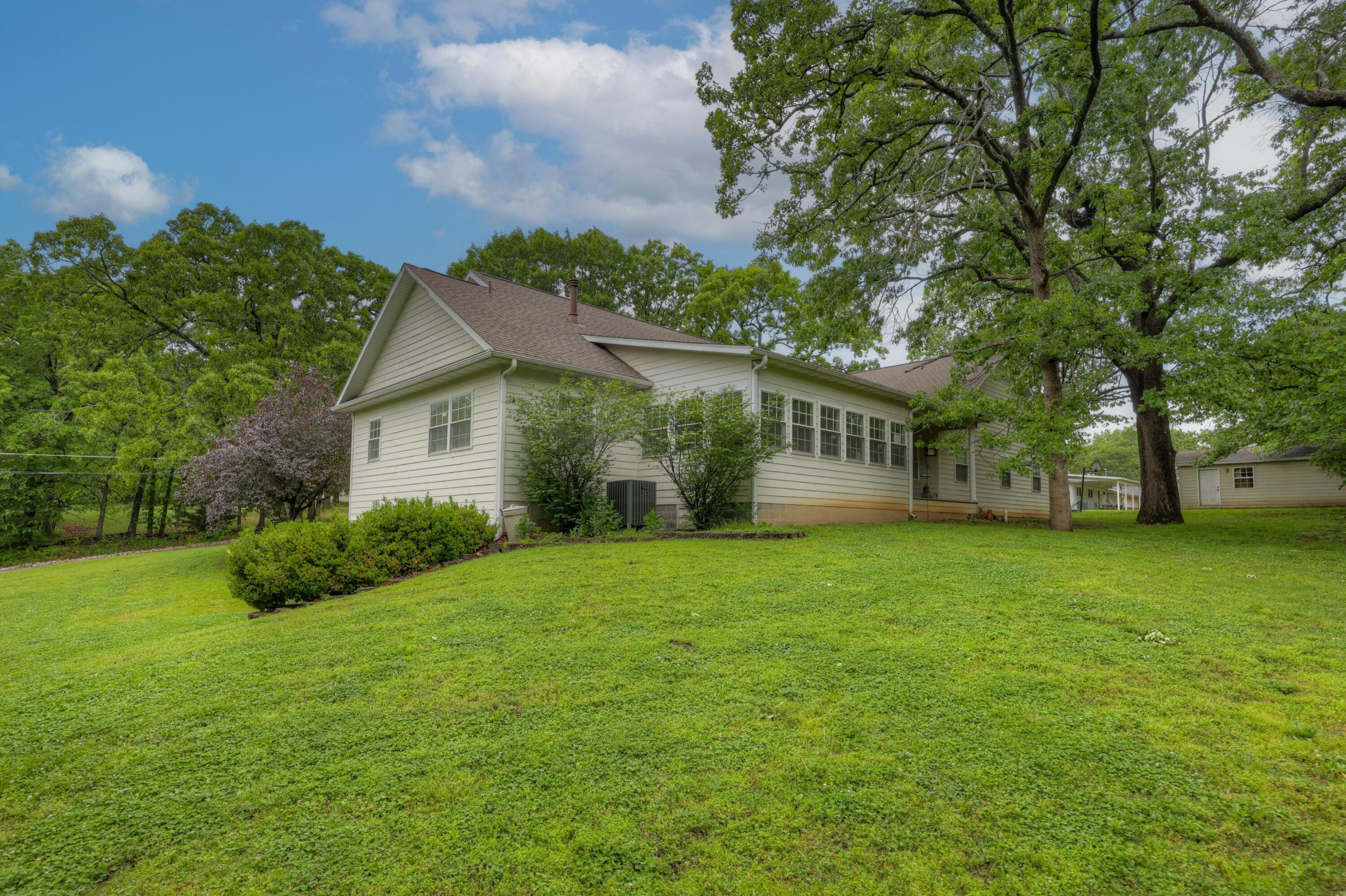1111 Peterson Road Neosho, MO 64850 - Photo 6 of 54 006