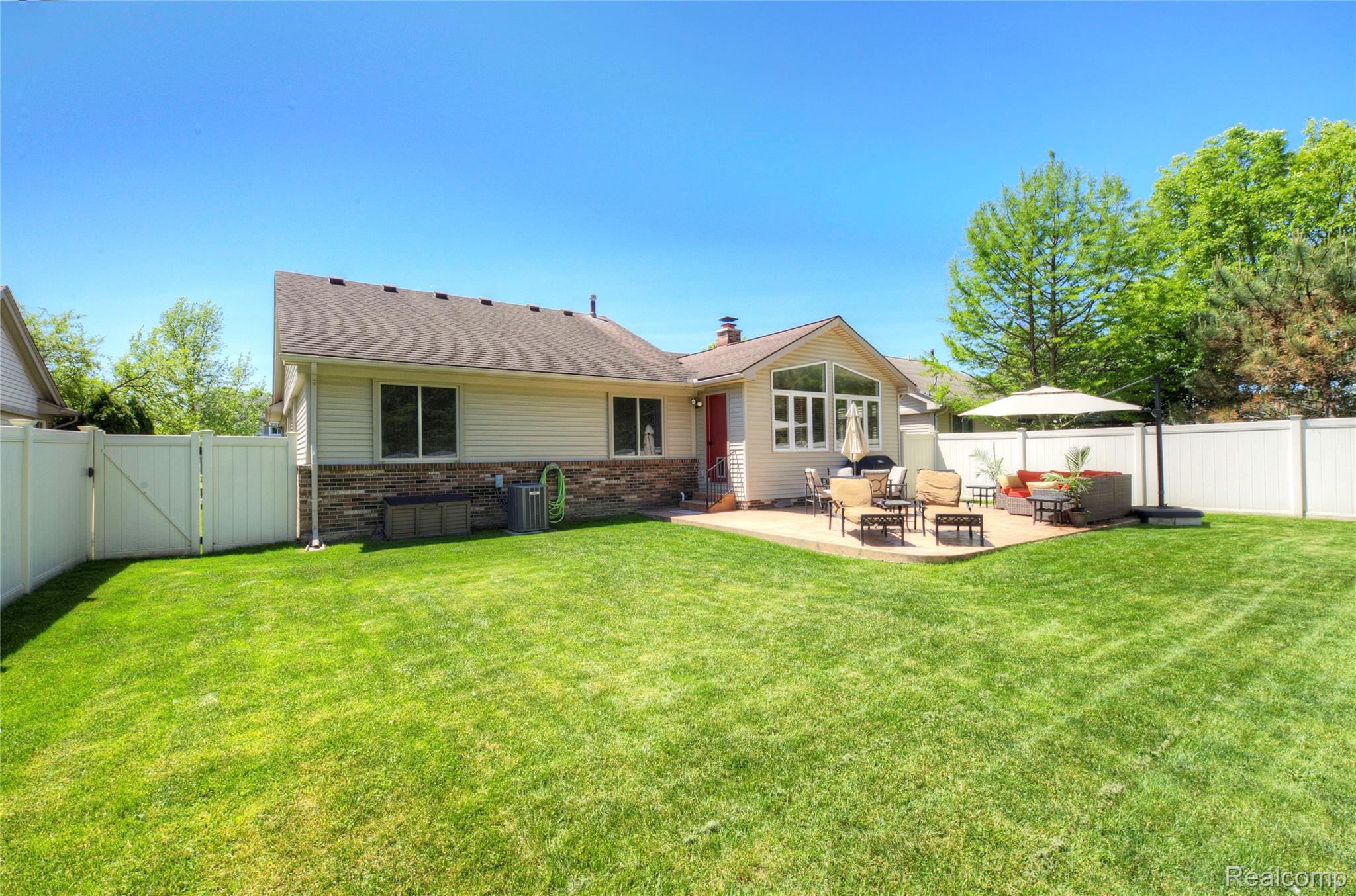 44570 Ridgefield Road Canton, MI 48188 - Photo 27 of 31 Expansive green lawn with a white privacy fence