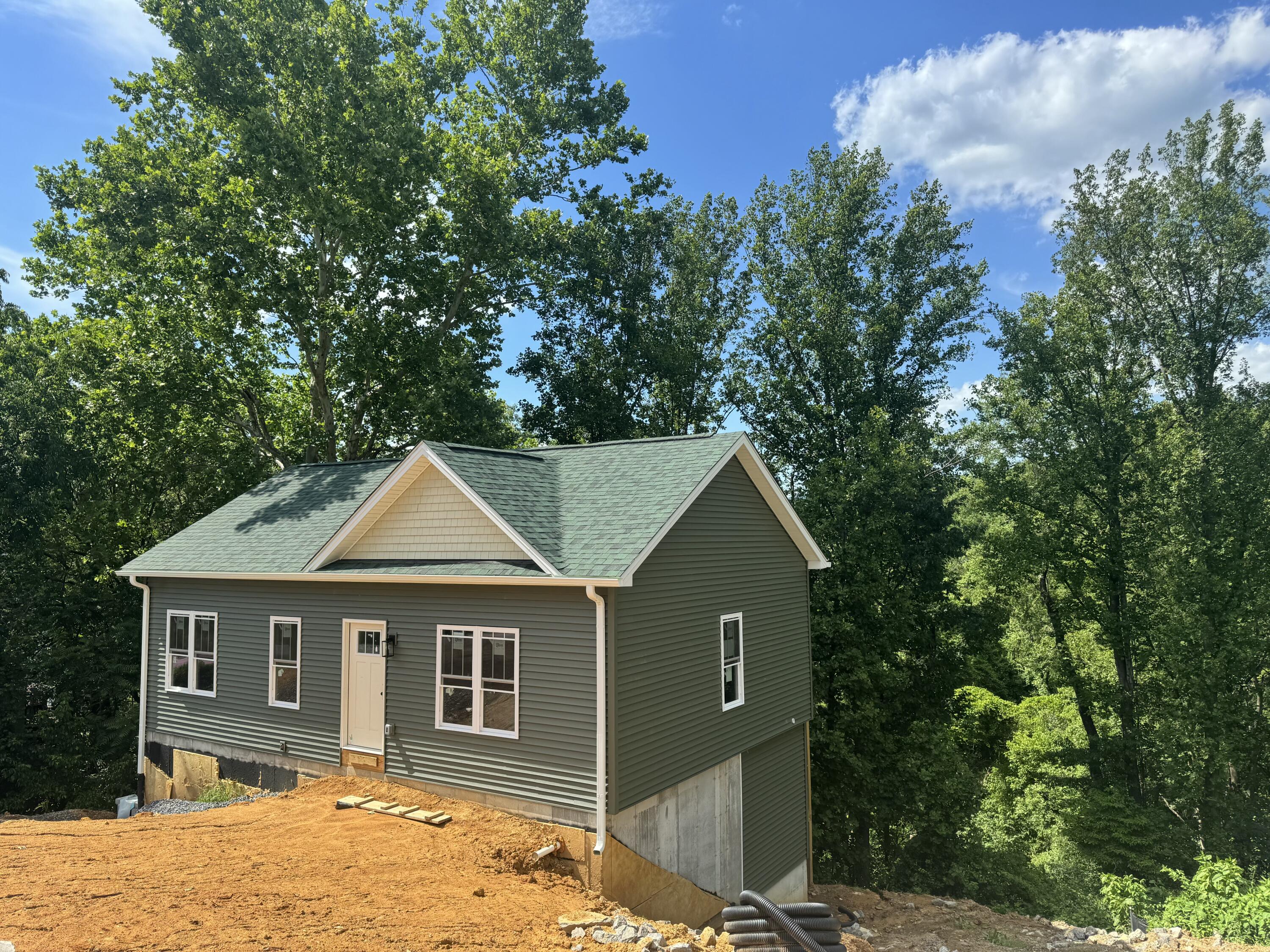 700 Ruddell Road Vinton, VA 24179 - Photo 2 of 4 IMG_3557