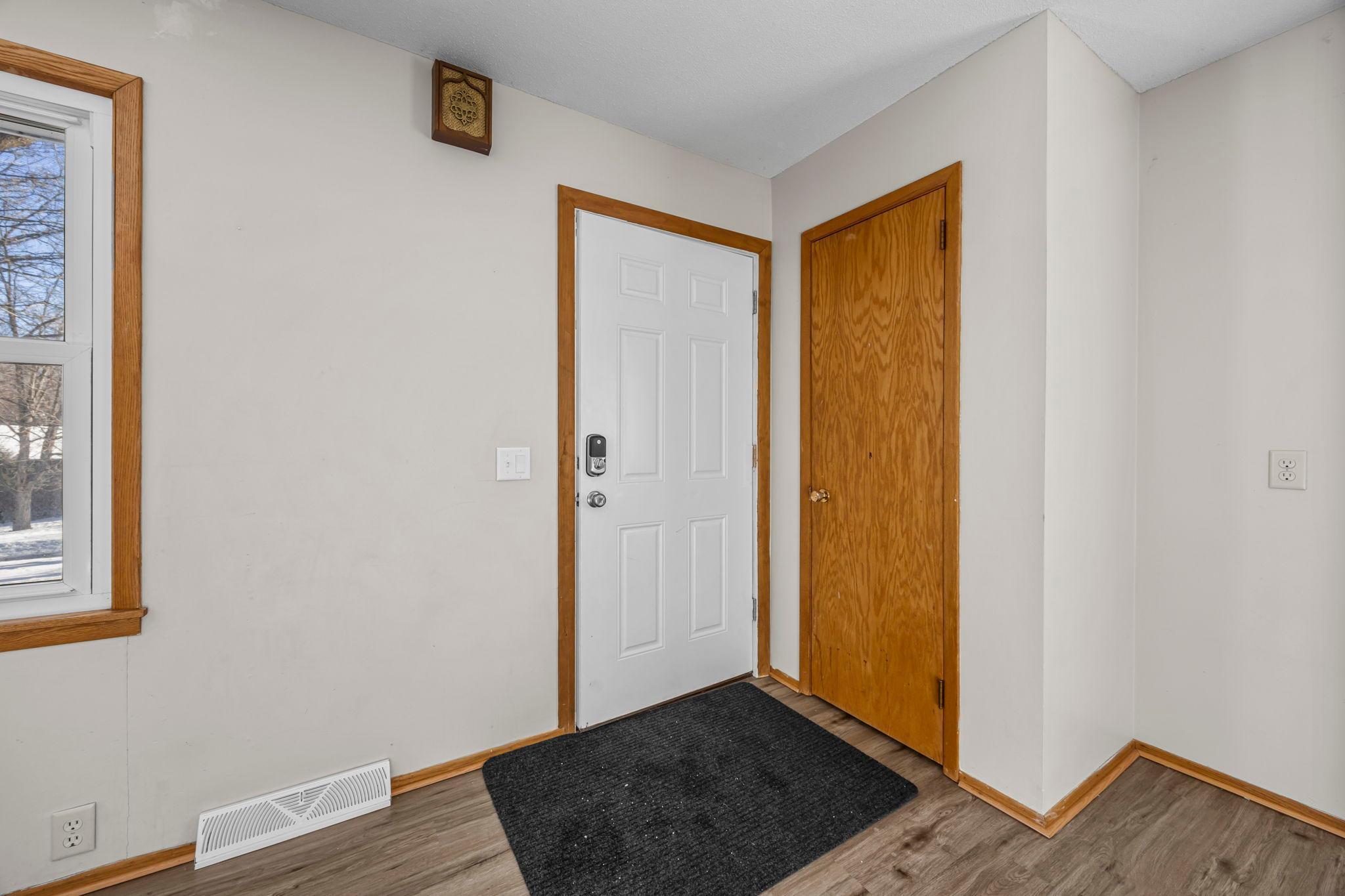 5108 Beacon Hill Road Minnetonka, MN 55345 - Photo 9 of 71