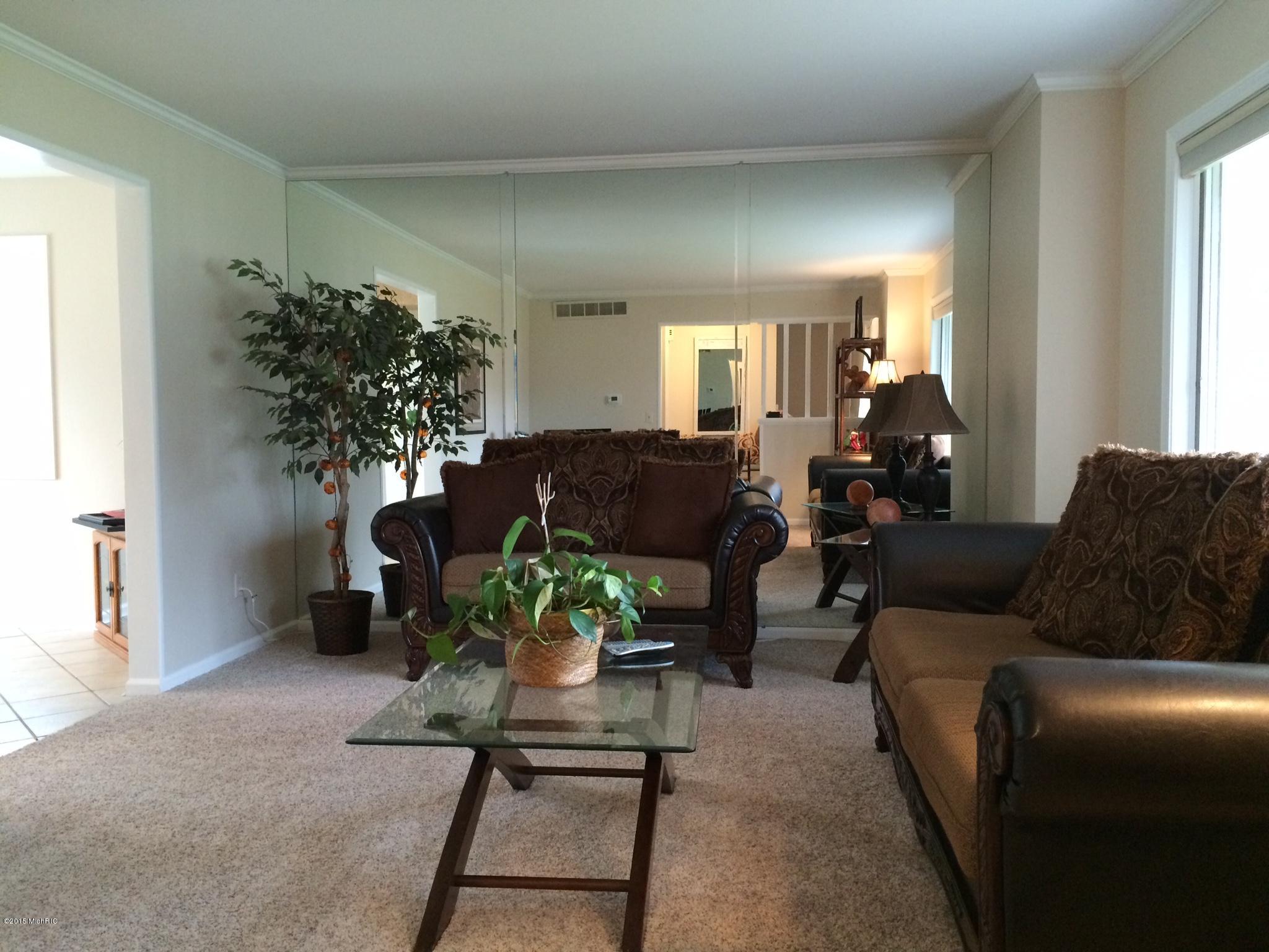 1425 Northampton Road Kalamazoo, MI 49006 - Photo 3 of 24 IMG_1501