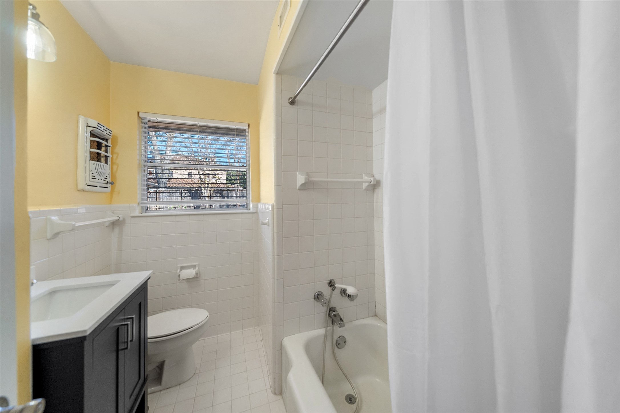 4614 Merwin Street Houston, TX 77027 - Photo 28 of 49 Second Full Bath