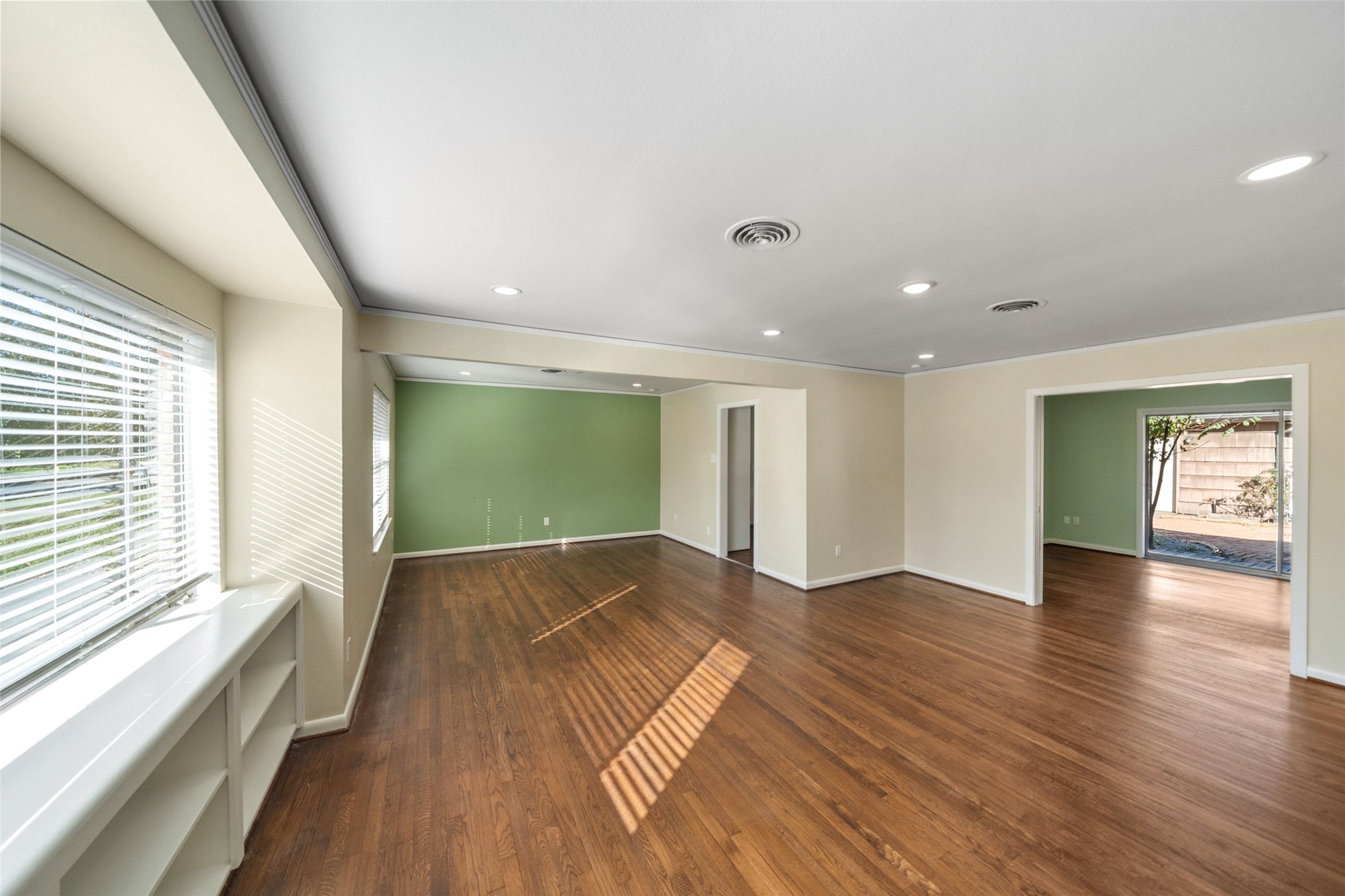 4614 Merwin Street Houston, TX 77027 - Photo 6 of 49 Living Room - view 1