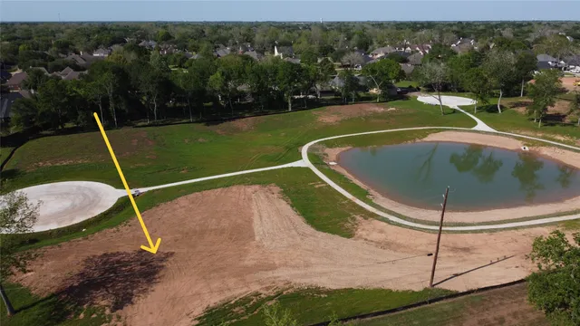 a view of a tennis court