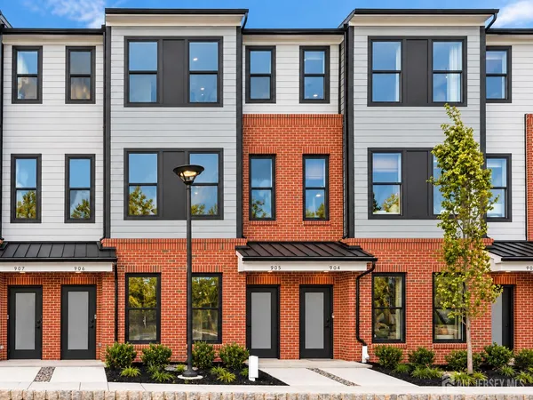$4,500 | 905 District Boulevard, East Brunswick, NJ 08816