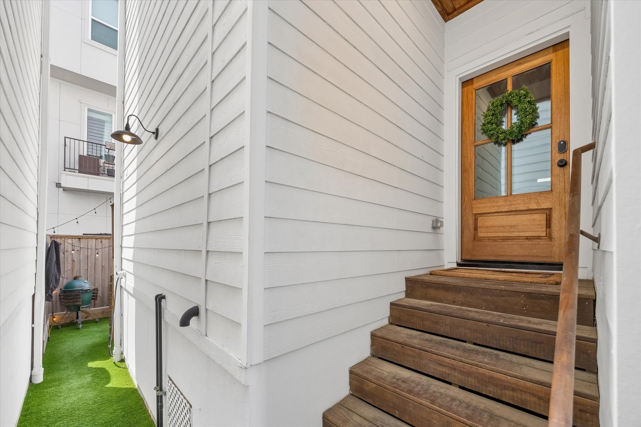 2407 Bevis Street Houston, TX 77008 - Photo 2 of 34 a view of entryway with a front door